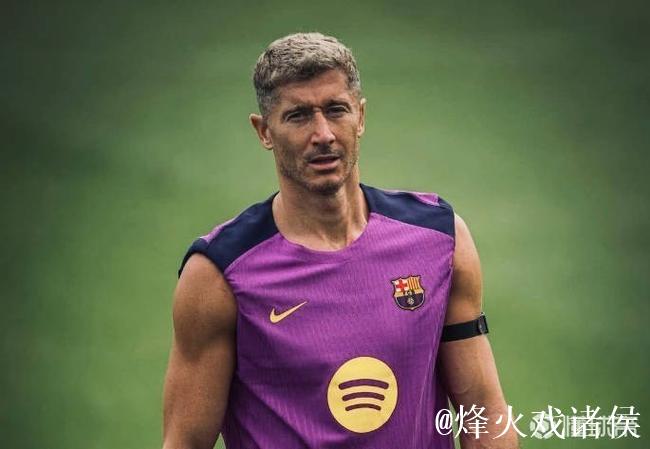 每体:拉波尔塔和莱万经纪人会谈,球员想续一年但巴萨不着急 每体:拉波尔塔和莱万经纪人会谈,球员想续一年但巴萨不着急