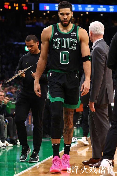 马克西33+12力压塔图姆32+15，76人险胜绿军收获2连败